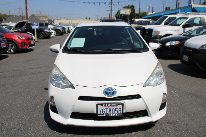 2014 Toyota Prius C One photo 2