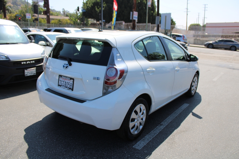 2014 Toyota Prius C One photo 6