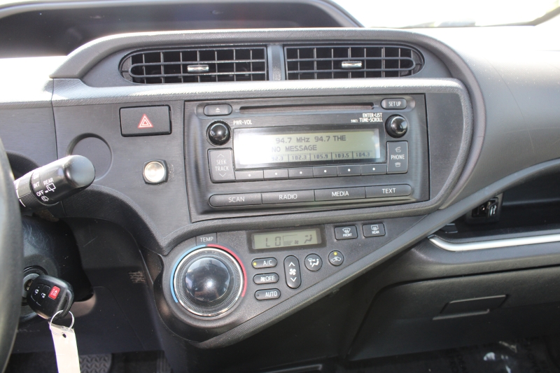 2014 Toyota Prius C One photo 13