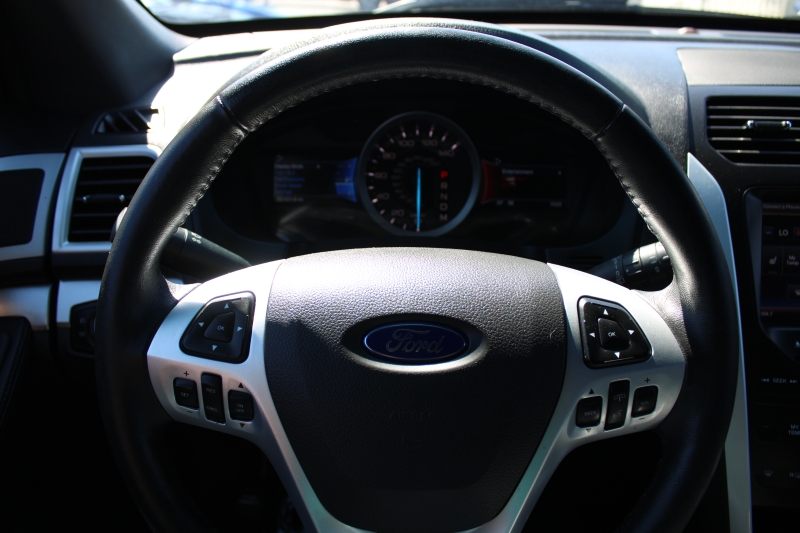 2014 Ford Explorer XLT photo 12