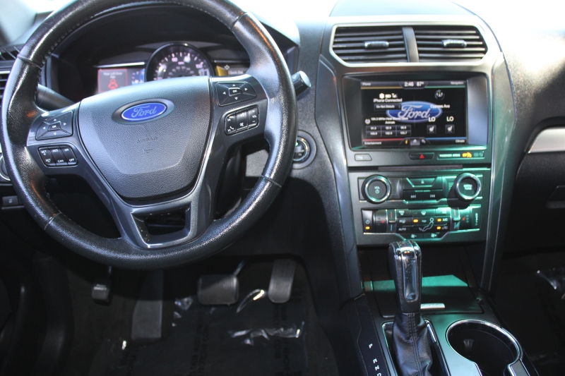 2016 Ford Explorer XLT photo 13