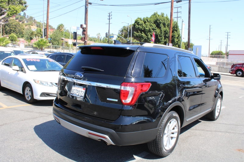 2016 Ford Explorer XLT photo 6