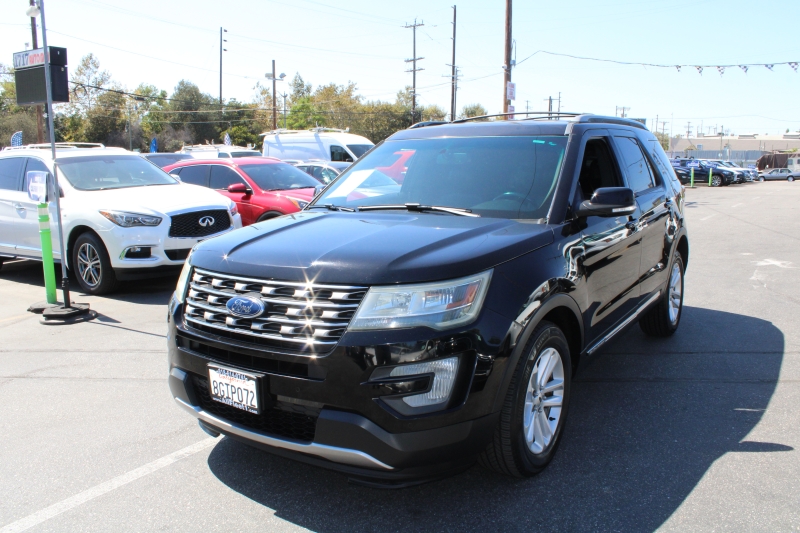 2016 Ford Explorer XLT photo 3