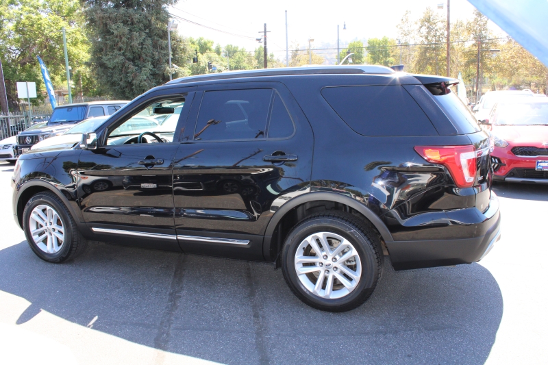 2016 Ford Explorer XLT photo 4