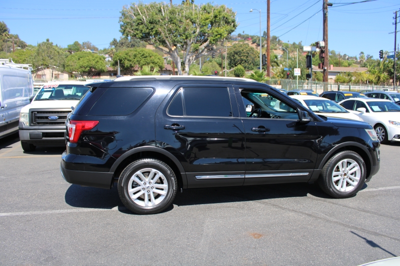 2016 Ford Explorer XLT photo 7