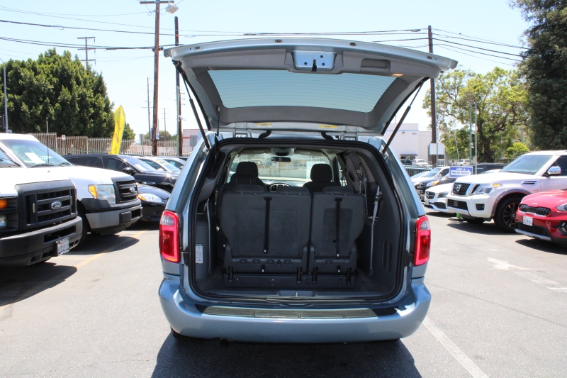 2005 Dodge Grand Caravan SXT photo 8