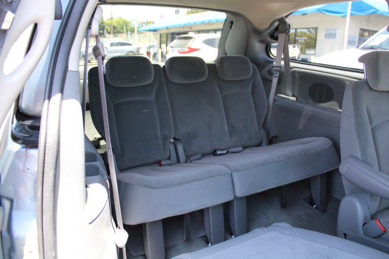 2005 Dodge Grand Caravan SXT photo 11