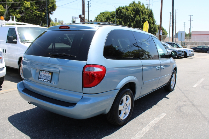2005 Dodge Grand Caravan SXT photo 6
