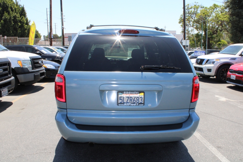 2005 Dodge Grand Caravan SXT photo 5