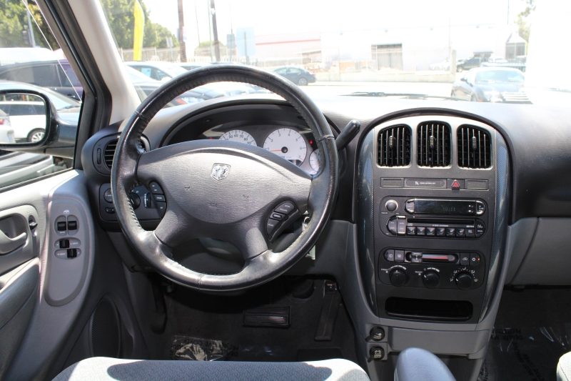 2005 Dodge Grand Caravan SXT photo 12