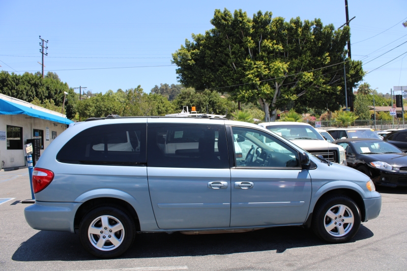 2005 Dodge Grand Caravan SXT photo 7