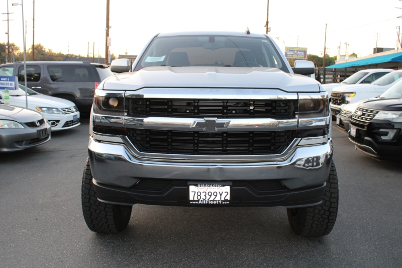 2019 Chevrolet Silverado 1500 LT photo 2