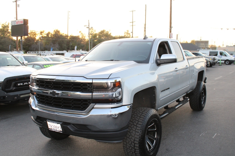 2019 Chevrolet Silverado 1500 LT photo 3