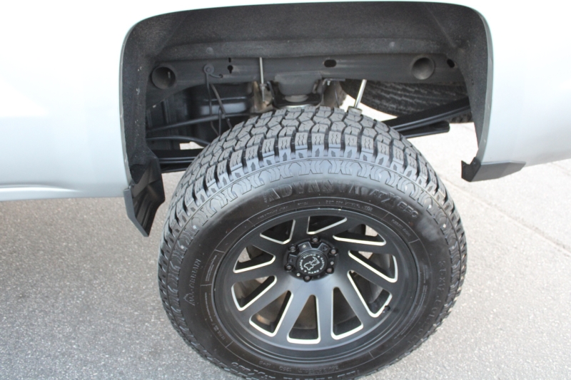 2019 Chevrolet Silverado 1500 LT photo 17