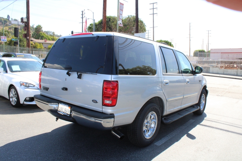 2002 Ford Expedition XLT photo 6
