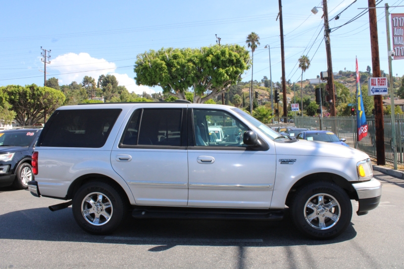 2002 Ford Expedition XLT photo 8