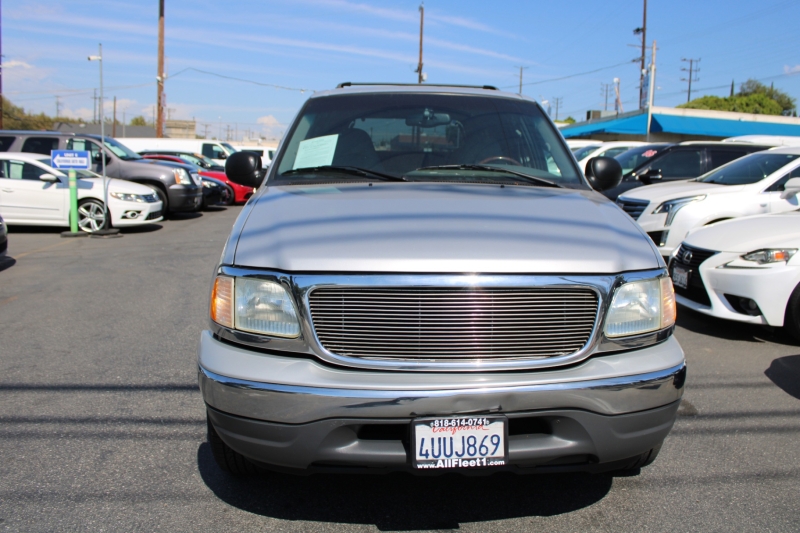 2002 Ford Expedition XLT photo 2