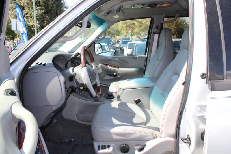 2002 Ford Expedition XLT photo 10