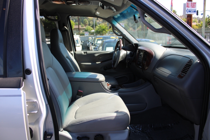 2002 Ford Expedition XLT photo 11