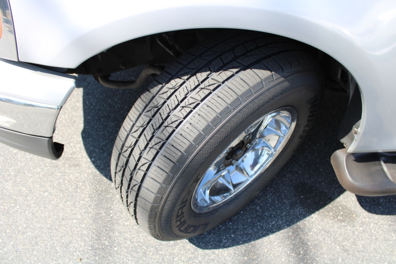 2002 Ford Expedition XLT photo 21