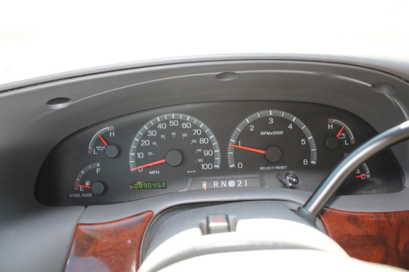 2002 Ford Expedition XLT photo 16
