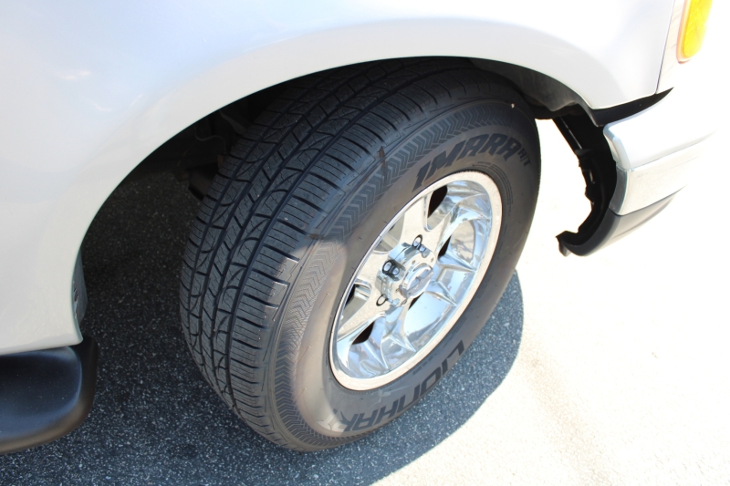 2002 Ford Expedition XLT photo 19