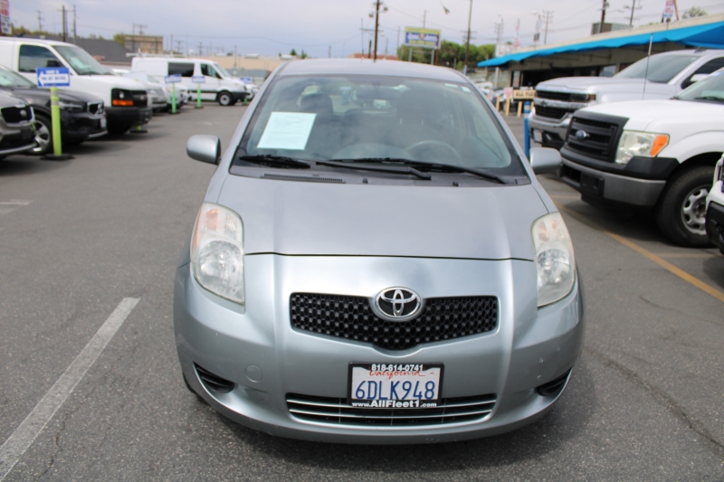 2008 Toyota Yaris photo 2