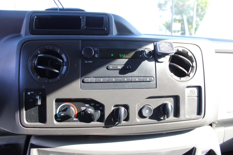 2013 Ford E-150 photo 11