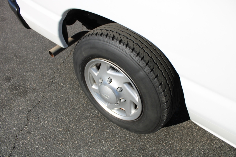 2013 Ford E-150 photo 17