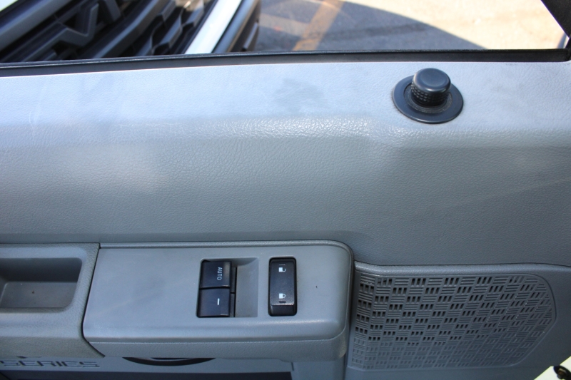 2013 Ford E-150 photo 12