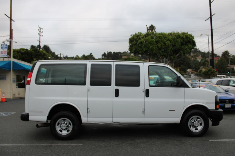 2022 Chevrolet Express 2500 photo 4