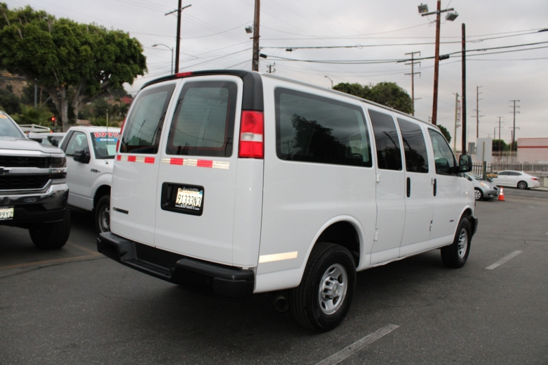 2022 Chevrolet Express 2500 photo 3