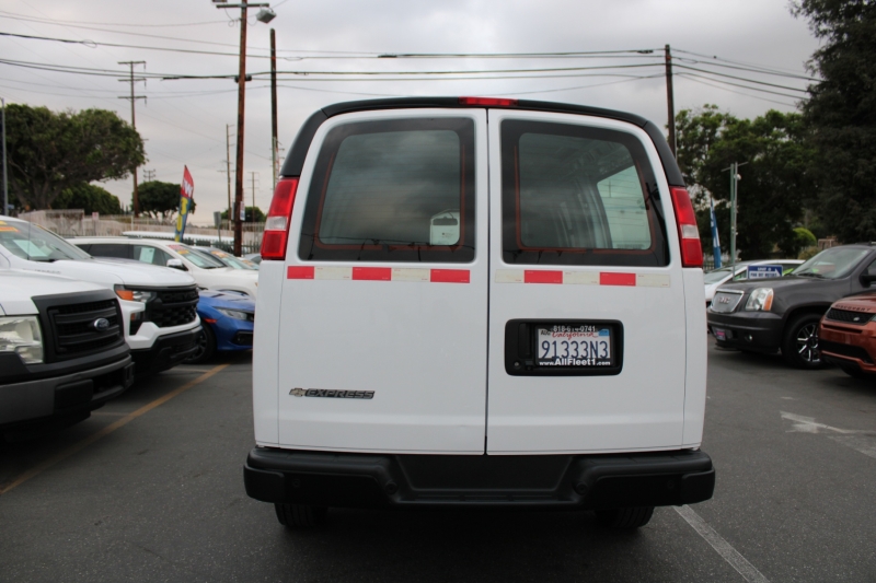 2022 Chevrolet Express 2500 photo 2