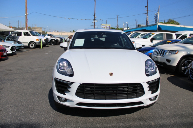 2018 Porsche Macan photo 2