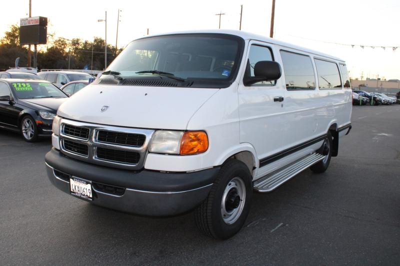 2000 Dodge Ram Van 3500 photo 2