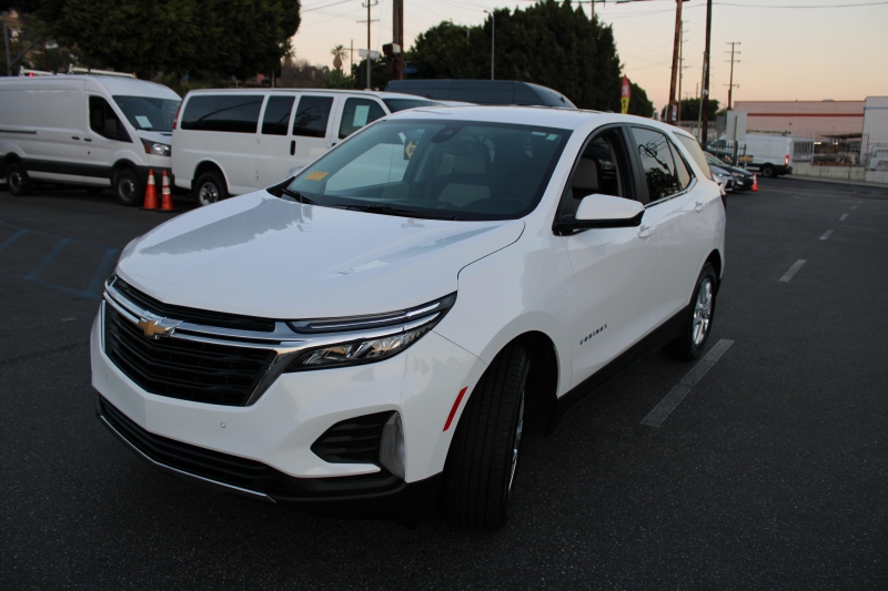 2022 Chevrolet Equinox LT photo 2