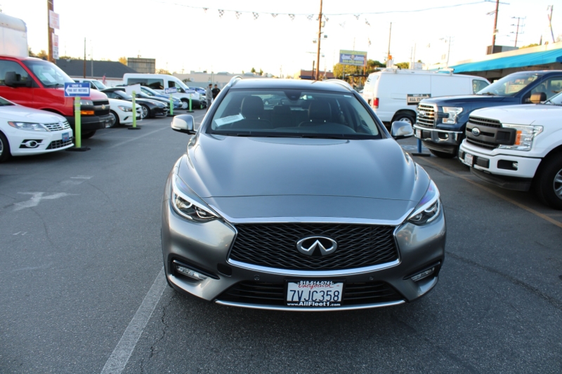 2017 Infiniti QX30 Premium photo 2