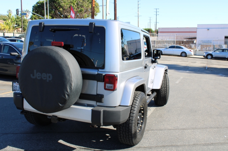 2013 Jeep Wrangler Sahara photo 4