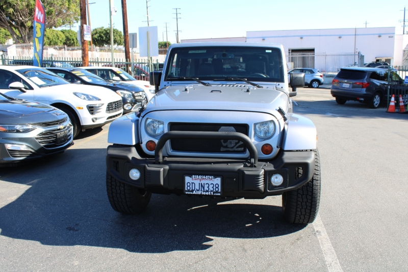 2013 Jeep Wrangler Sahara photo 2