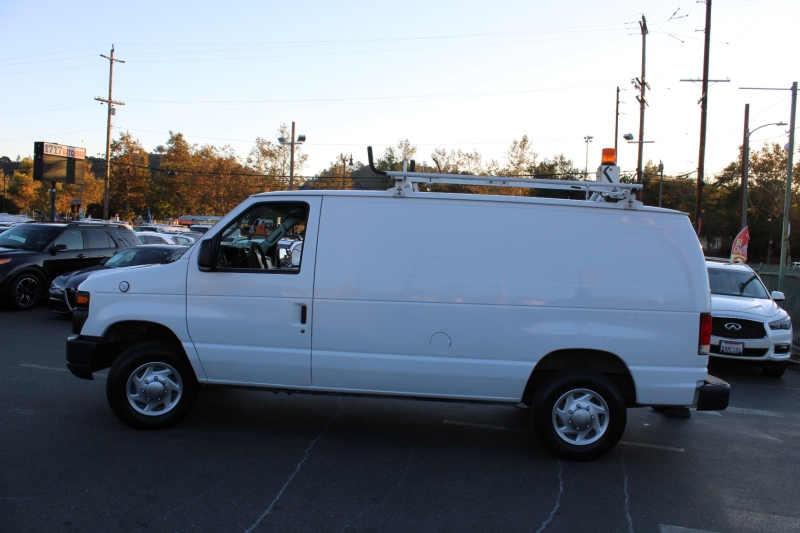 2013 Ford E-150 photo 3