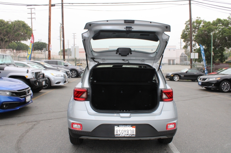 2020 Hyundai Venue SE photo 3