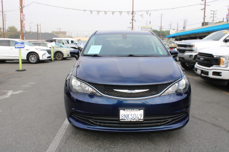 2020 Chrysler Voyager LX photo 2