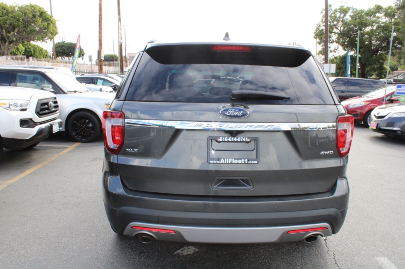 2017 Ford Explorer XLT photo 4