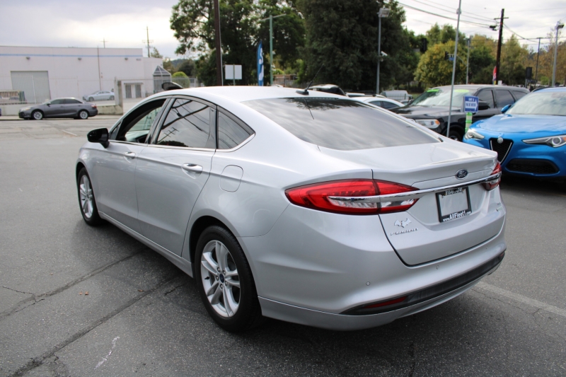 2018 Ford Fusion SE photo 4