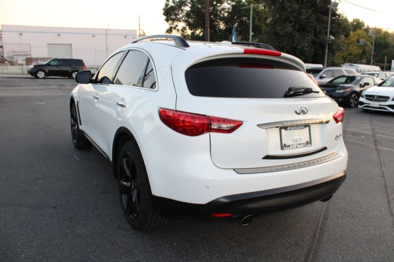 2015 Infiniti QX70 photo 4