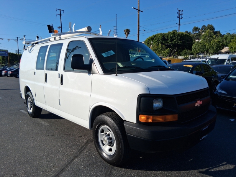White 2009 Chevrolet Express Cargo 2500 RWD Van Rear-Wheel Drive Automatic