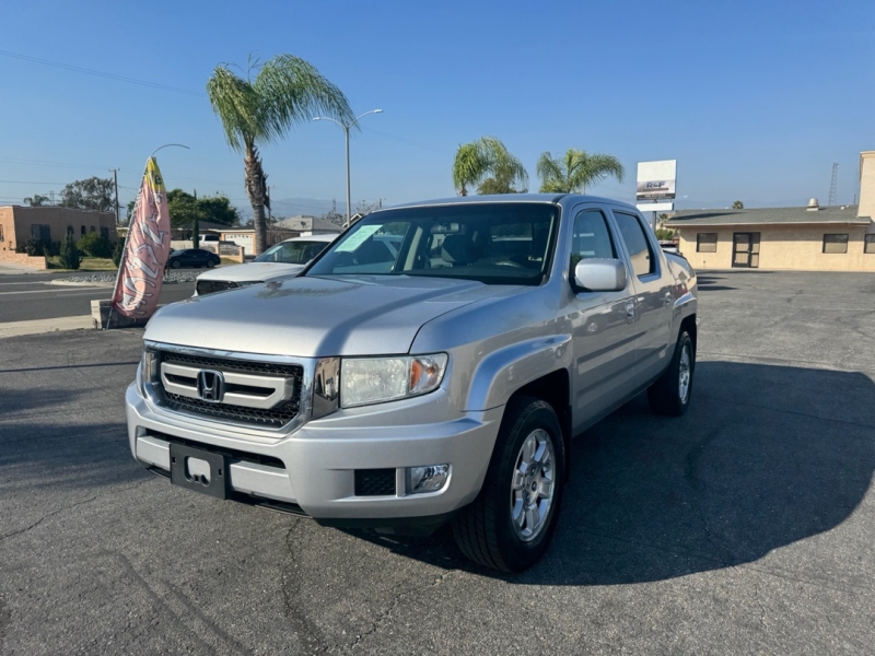 Silver 2011 Honda Ridgeline RTS Pickup Truck Four-Wheel Drive 5-Speed Automatic