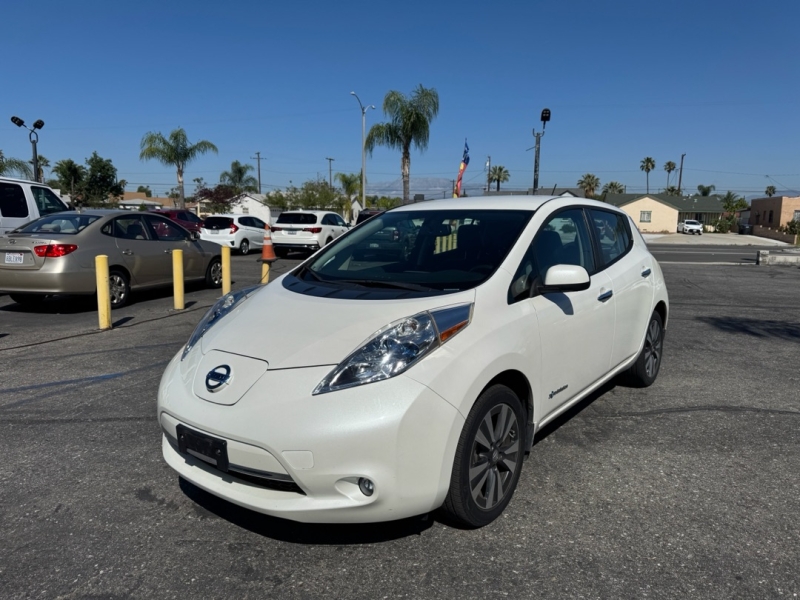 White 2015 Nissan LEAF SV Hatchback Front-Wheel Drive Automatic