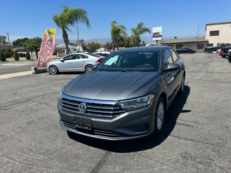 Silver 2019 Volkswagen Jetta Sedan Front-Wheel Drive 8-Speed Automatic