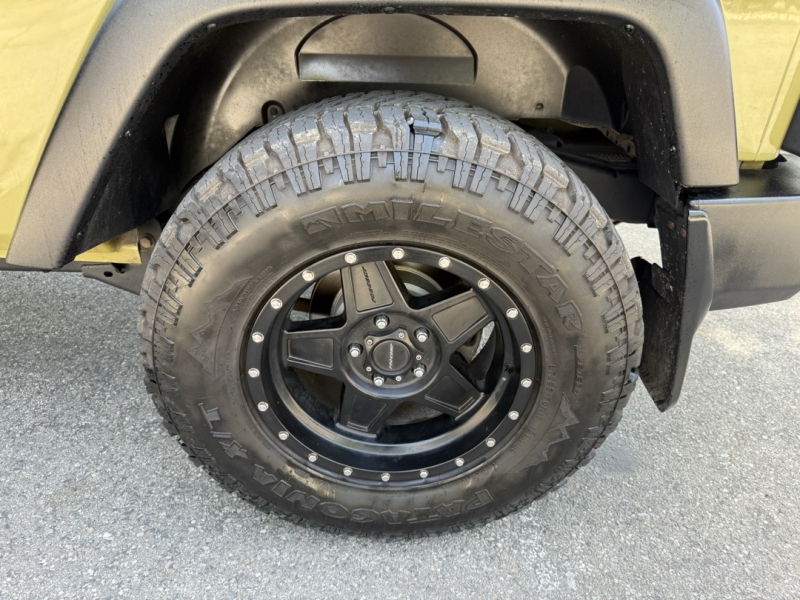 large picture of 2013 Jeep Wrangler